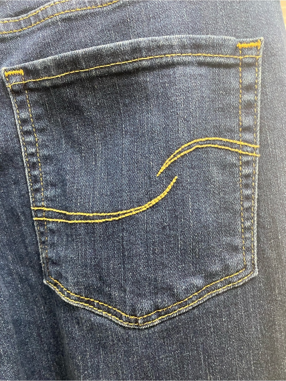 Levi Strauss Signature | Mid-Rise Straight Dark Blue Jeans - Picture 6 of 8
